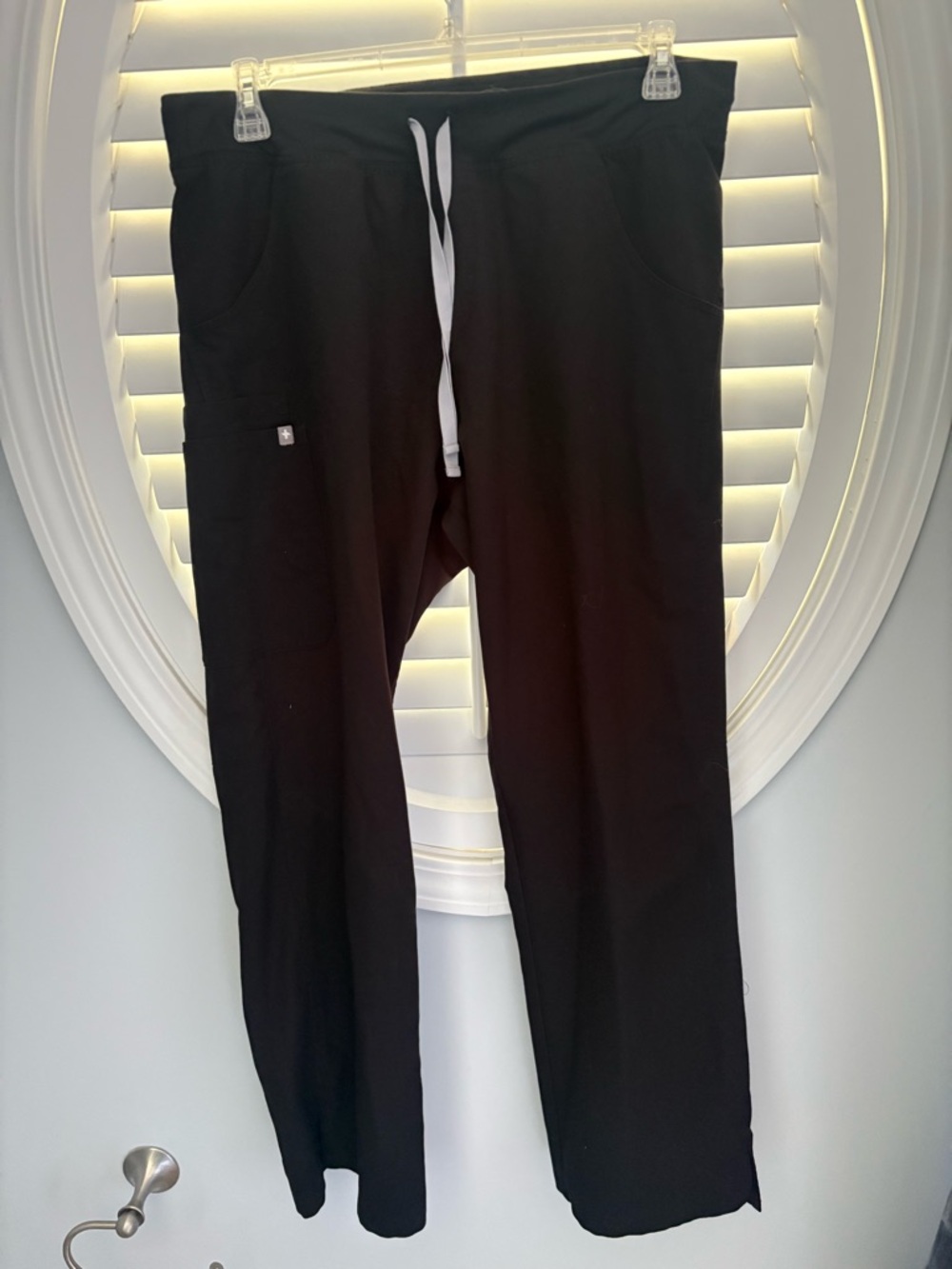 Figs women’s black Yola large scrub pants